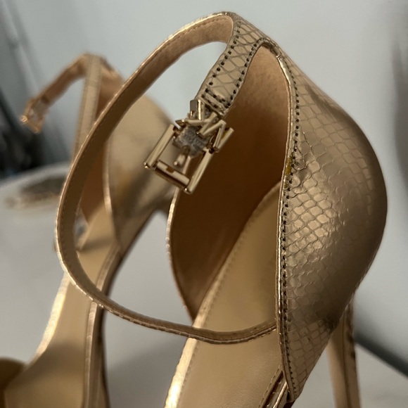 MICHAEL KORS JORDYN PLATFORM HEELS 9.5 👑 - Picture 4 of 11